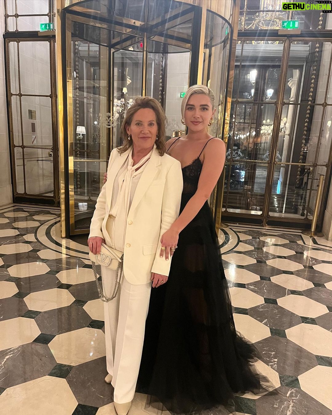 Florence Pugh Instagram - @pppiccioli it is a gift to get to see your work. In person, in pictures, in sketches.. I always feel unbelievably lucky we get to witness your art in real time first hand. Well done. You did it again. AND with such gorgeous people attending your shows as well, it truly is the best family at @maisonvalentino. As always, thank you for having me. #valentino Mama obviously came and wore her snazzy cream suit and looked the absolute bees knees! Go mum!