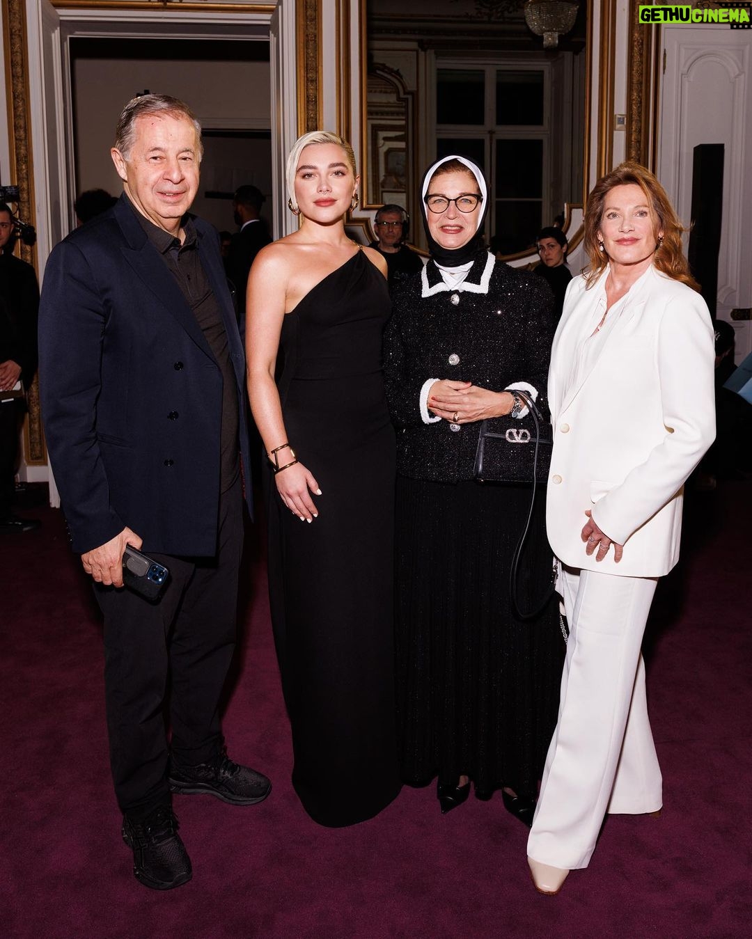 Florence Pugh Instagram - @pppiccioli it is a gift to get to see your work. In person, in pictures, in sketches.. I always feel unbelievably lucky we get to witness your art in real time first hand. Well done. You did it again. AND with such gorgeous people attending your shows as well, it truly is the best family at @maisonvalentino. As always, thank you for having me. #valentino Mama obviously came and wore her snazzy cream suit and looked the absolute bees knees! Go mum!