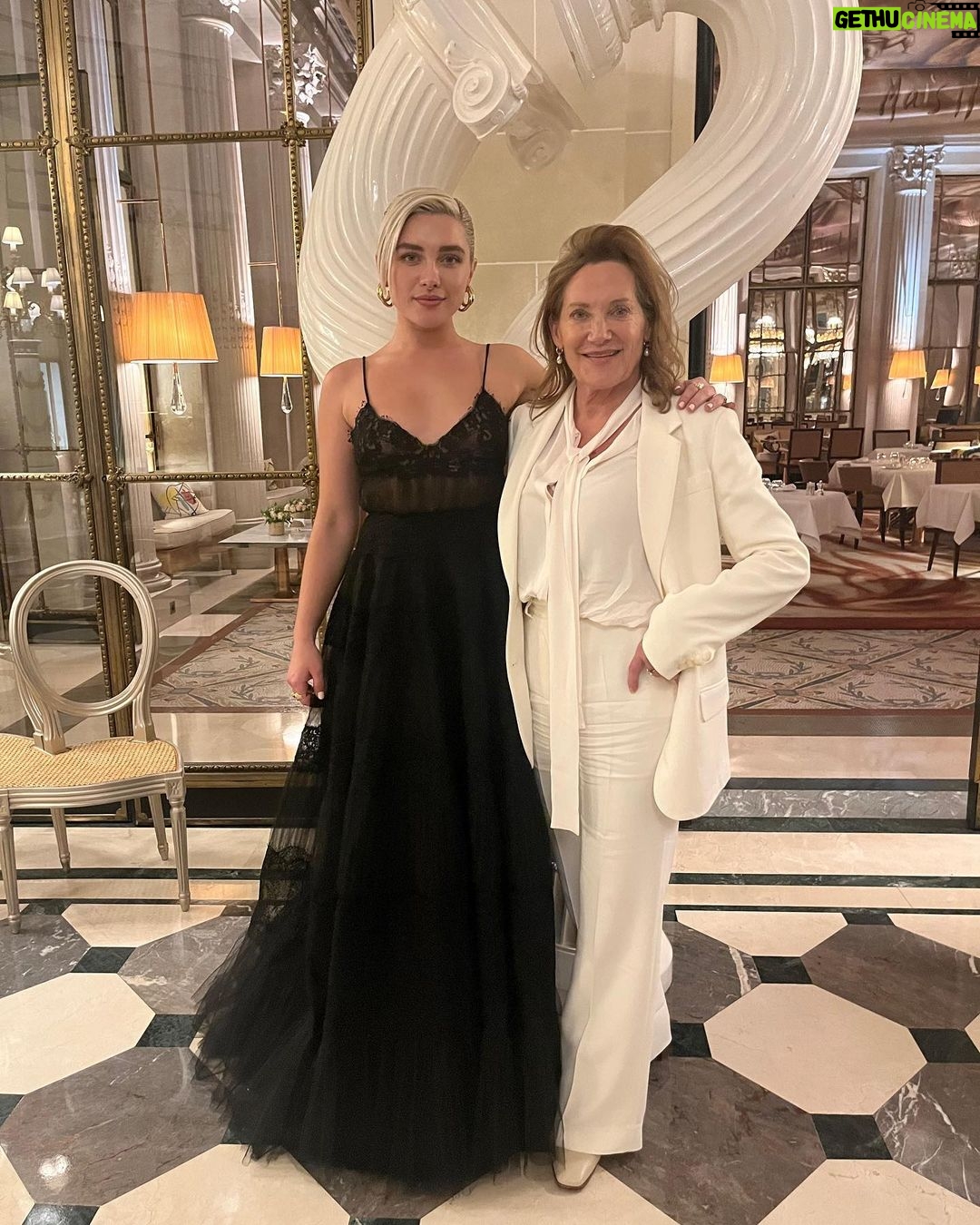 Florence Pugh Instagram - @pppiccioli it is a gift to get to see your work. In person, in pictures, in sketches.. I always feel unbelievably lucky we get to witness your art in real time first hand. Well done. You did it again. AND with such gorgeous people attending your shows as well, it truly is the best family at @maisonvalentino. As always, thank you for having me. #valentino Mama obviously came and wore her snazzy cream suit and looked the absolute bees knees! Go mum!