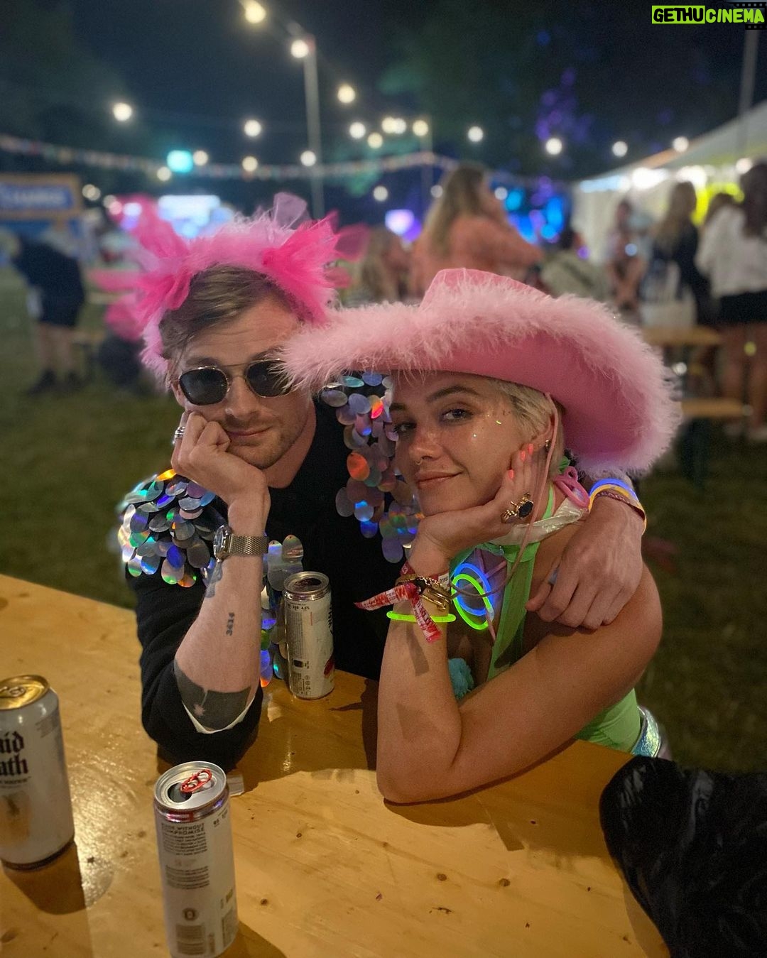 Florence Pugh Instagram - My favourites of all. Thank you @wildernesshq for yet another stupidly gorgeous weekend. Even the mild to excruciating food poisoning on the last day was an interesting twist that I truly wasn’t expecting.. and I still wouldn’t change a thing. Not even a bite. Thank you friends for being the weirdest bunch of freaks a 5’4 girl could ask for. I love you I love you I Looooove you.