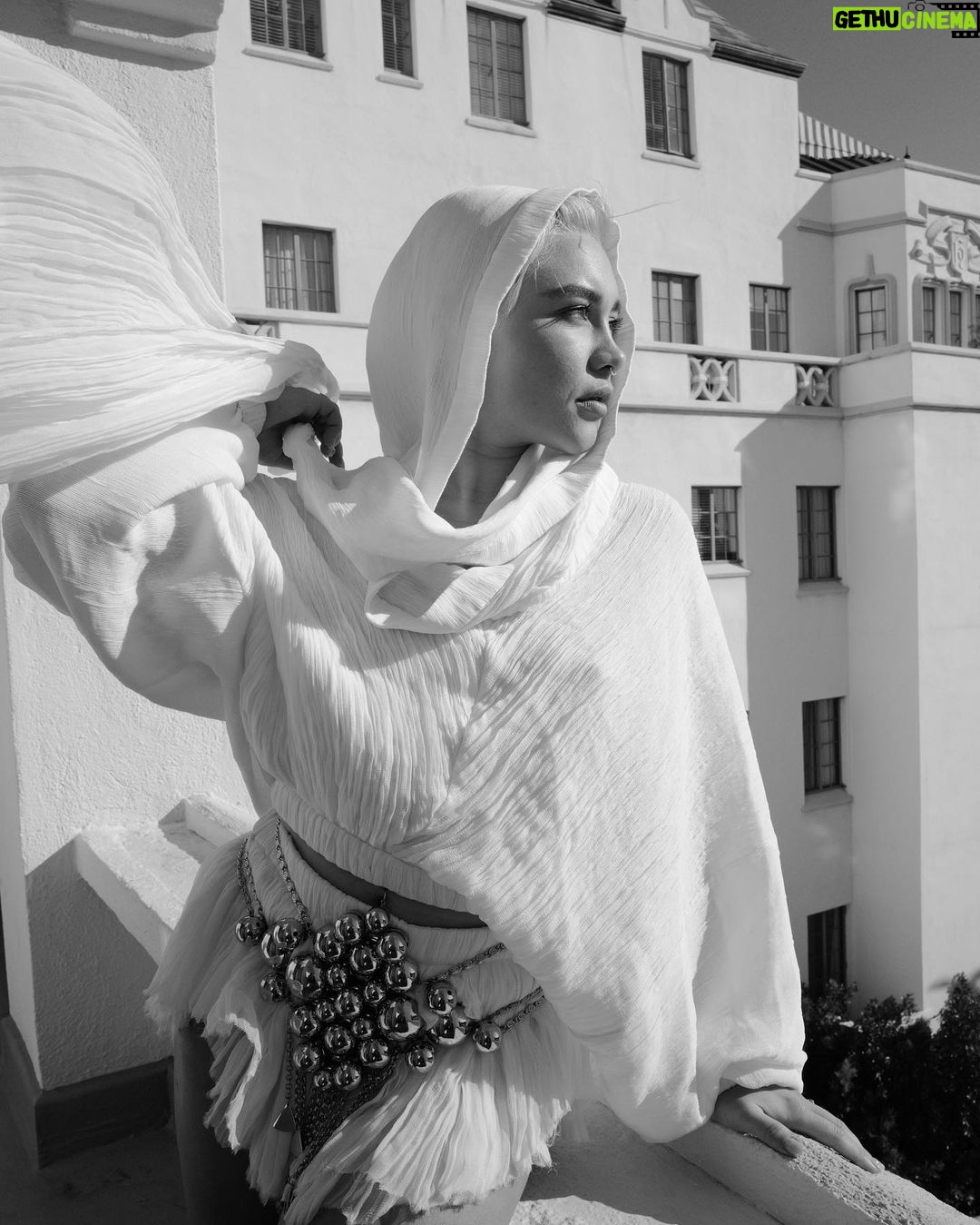 Florence Pugh Instagram - ‘In this time, the most precious substance in the universe is the spice Melange. The spice extends life. The spice expands consciousness. The spice is vital to space travel.‘ Princess Irulan, Dune. While on press for @dunemovie press there’s always time for @gregwilliamsphotography My love for shooting with Greg grows more and more every time we get to do it again. I’m always amazed how much he gets out of those that he’s shooting, and always in such little time. I suppose thats why it’s so easy and so joyous, you know he’s only interested in capturing all the right and real parts of someone.
