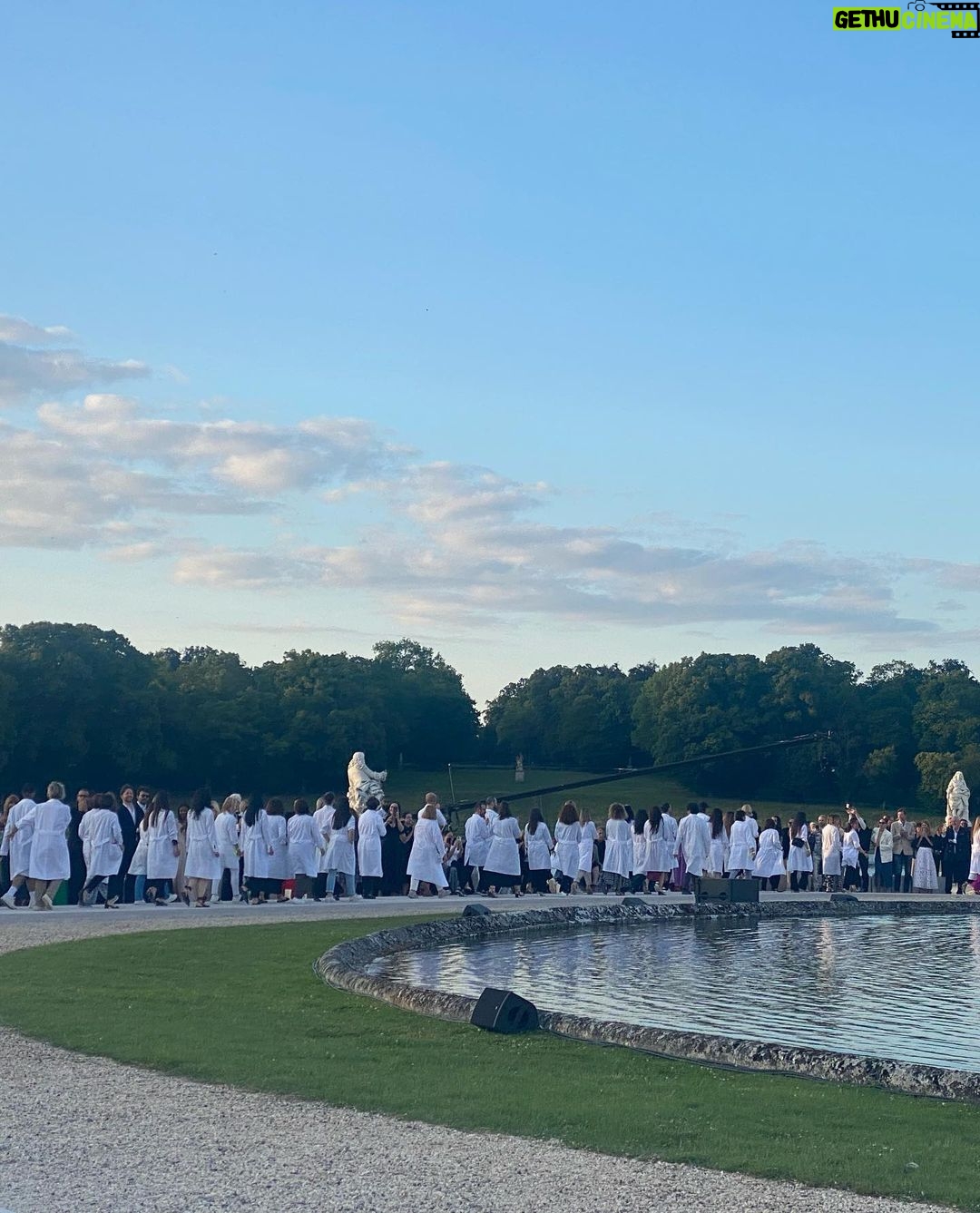 Florence Pugh Instagram - @pppiccioli i’m always so inspired. So grateful that we got to see the art that you and your creators and makers worked and continue to work so hard on. Stunning again. Well done to all who graced those steps, unbelievably beautiful show. @maisonvalentino