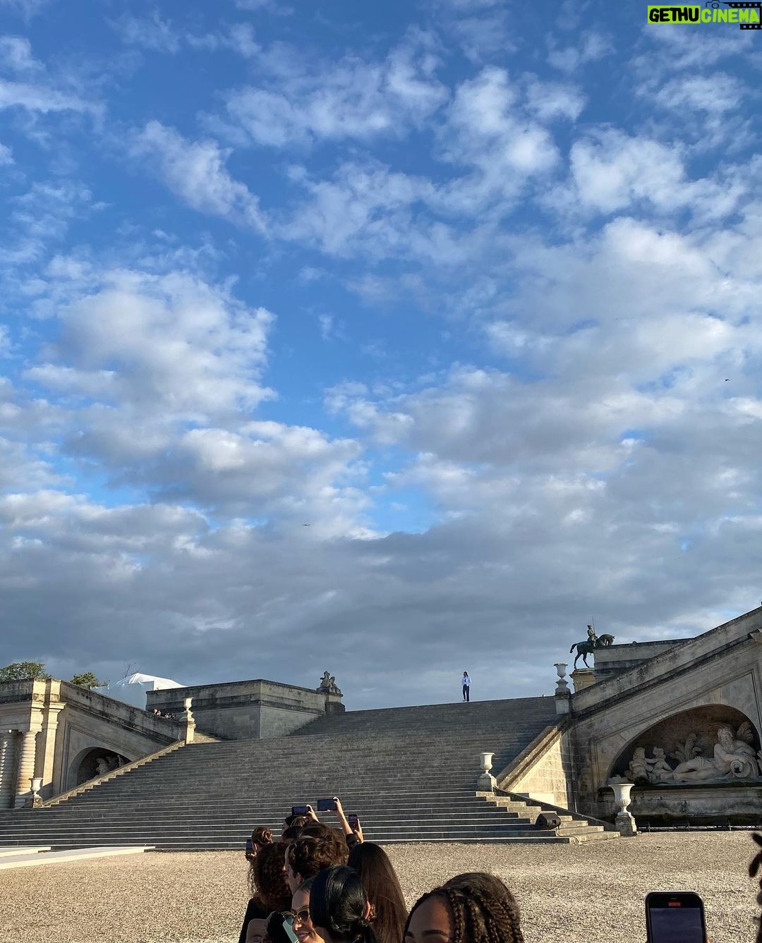 Florence Pugh Instagram - @pppiccioli i’m always so inspired. So grateful that we got to see the art that you and your creators and makers worked and continue to work so hard on. Stunning again. Well done to all who graced those steps, unbelievably beautiful show. @maisonvalentino