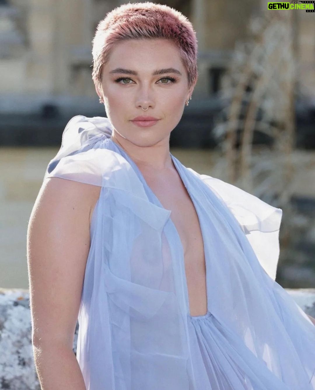 Florence Pugh Instagram - @pppiccioli i’m always so inspired. So grateful that we got to see the art that you and your creators and makers worked and continue to work so hard on. Stunning again. Well done to all who graced those steps, unbelievably beautiful show. @maisonvalentino