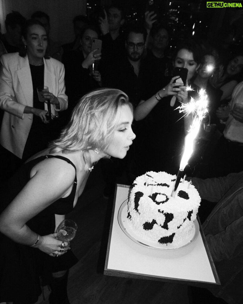 Florence Pugh Instagram - Well that was beautiful. The 3rd of Jan is always so crap as no one wants to do anything but splodge and nurse their NYE hangover. Every year I’m astonished friends want to do anything! I’m so unbelievably grateful to all of you who came, it’s always a surprise! Beautiful people, beautiful way to start the year, beautiful day. Thank you to all of you who wished me well on my special day. I received them all and send kisses right back. Thank you @thestandardlondon for hosting such a fabtastic night. @elli1276 you really went above and beyond to make it so special and I am so so thankful. 📷- @joshshinner you genius photographer. Thank you thank you thank you for all your snappy love.