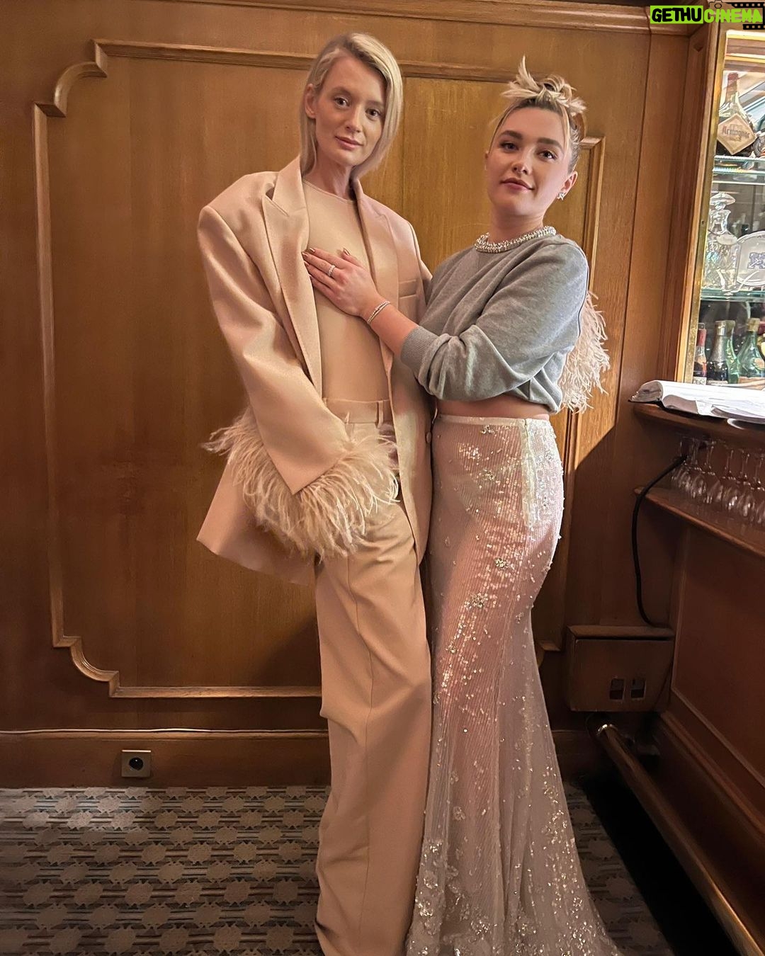 Florence Pugh Instagram - The Valentino family was full of so much love and art and passion this weekend. And ended with a big jacket potato last night. Win. And MAMA got to come!! 2nd fashion show ever and she stole the evening. Always does! Thank you to all at @maisonvalentino for inviting me, @pppiccioli I’ll never stop being amazed by your eye for shapes and colours. To another FABtastic weekend. #valentino #BlackTie #mumlooksreallycute First two slides by @sgpitalia