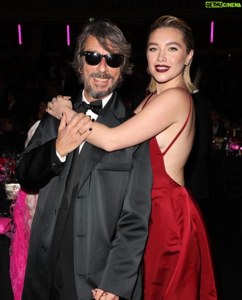 Florence Pugh Instagram - WOW. WOWZER. My first night ever at The British Fashion Awards and quite frankly hard to ever top that. I got to give this insanely talented man his award. Truly, thank you for letting me be a part of your family’s moment @pppiccioli, and thank you for always showing everyone such love and kindness. I feel very grateful and honoured to have found a friend in you. Dripping with Valentino red from shoulders to beyond, a design by the man himself. Quite the pinch me moment. We danced, we cheers’ed, we hugged. Glorious evening. @maisonvalentino