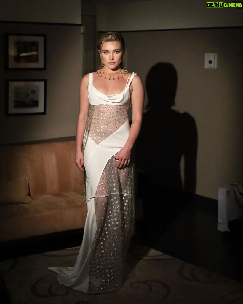Florence Pugh Instagram - Loved attending the Govenors Awards the other night, I know I’m late but this dress is divine and I can’t get over it. It takes a village! @victoriabeckham @tiffanyandco @rebeccacorbinmurray @peterluxhair @babskymakeup @colorbymattrez