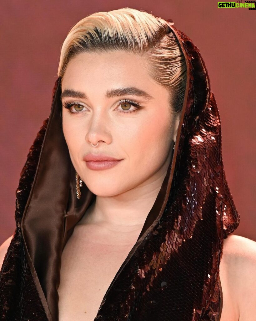 Florence Pugh Instagram - A premiere worth celebrating. Valentino Beauty Global Makeup Ambassador @florencepugh takes on the red carpet of Dune: Part Two premiere in London, adorned in a custom Valentino sequin dress by Pierpaolo Piccioli. Makeup look with: Very Valentino Foundation ‘MA3’ Very Valentino Concealer ‘LN4’ V-Lighter ‘01 Rosa’ and ‘02 Ambra’ GoClutch ‘00 Universal Bronzer’ Eye2Cheek ‘04 Sweet Rebel’ TwinLiner ‘04 Black & Marrone’ Color-Flip Palette 02 ‘When in Paris’ Magnificent Mascara BrowTrio ‘02 Brown’ Rosso Valentino 126R ‘Thank You For The Flowers’ Stylist @rebeccacorbinmurray Hair @shonju Makeup @babskymakeup @thevisionariesagency #valentinobeauty @maisonvalentino