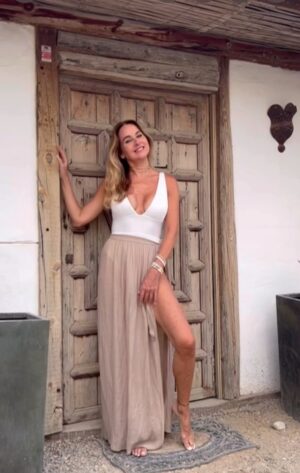 Florencia Ortiz Instagram - 🐚Cuando te saludan mientras haces la foto. 
IBIZA #ibiza #escavalletbeach 
#playaibiza