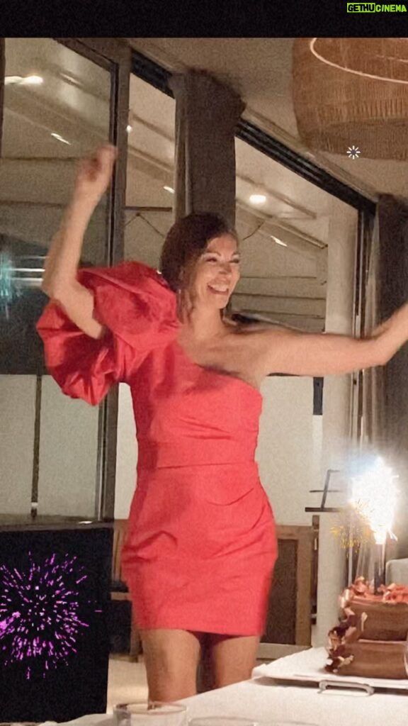 Florencia Ortiz Instagram - Cuando tu amiga hermosa sabe lo que es festejar!!! 😃 Noche maravillosaaa! FELIZ CUMPLEEE NEUS de mi ❤️!! Barcelona, Spain