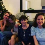 Florencia Ortiz Instagram - Amor infinito #familia @marialabyrne #Eva #Anita #Rita #Lukis #Marian @prof.marianovivar hermosa cena. 💜🙏#agradecida Recoleta, Ciudad De Buenos Aires