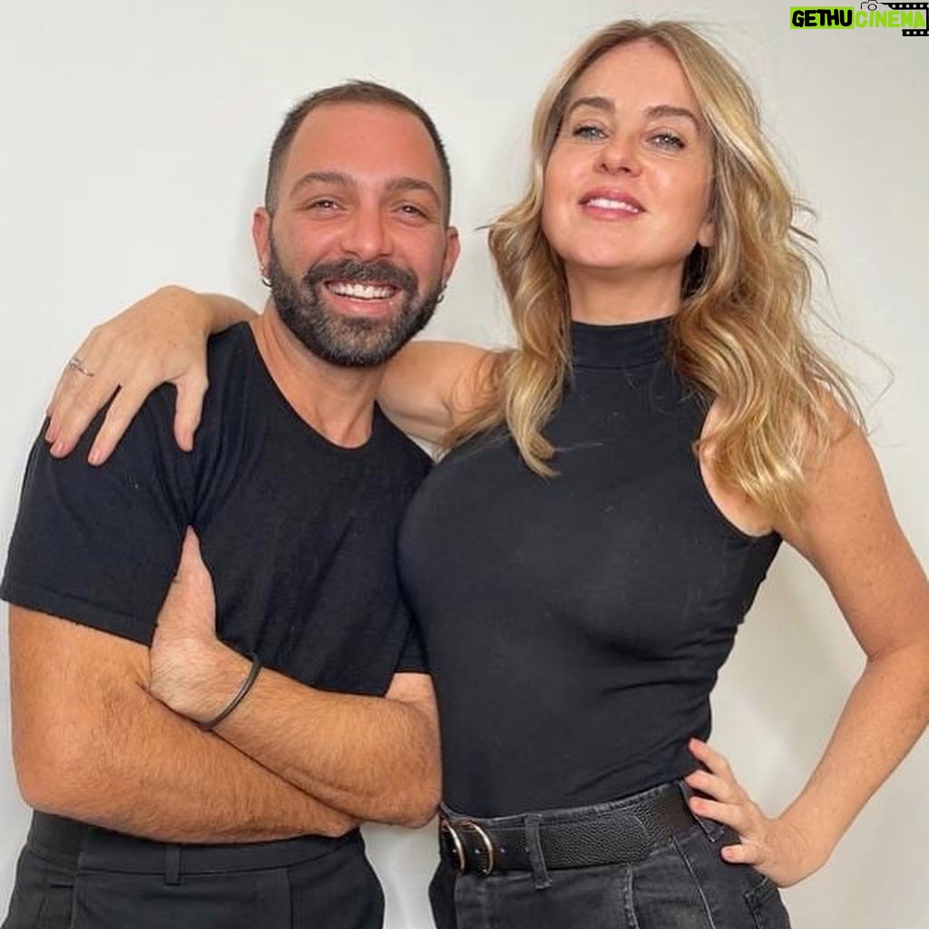 Florencia Ortiz Instagram - Lindo @fedesancassani @fedesancassanihairstylist En época de eclipses esta muy bien apostar por los cambios. Cambien, muten y muévanse para que el eclipse fluya con ustedes. #felizsemanaeclipsada #rubia #rubios #balayagehighlights #salontoro Barcelona, Spain