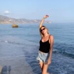 Florencia Ortiz Instagram - Nerja. Málaga. Amigas. 💎#recuerdos Ultimos días de verano. Septiembre. @yogacuerpoyalma @blancamalaga