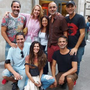 Florencia Ortiz Instagram - Opalala! Que tarde de domingo. Viendo a los compas @soyramiroblas y @ferraroluc en @cincomonos  y teniendo la previa y el despues en @ladanesabcn 
Gracias a la vida por tantas cosas lindas. 🙌
Van a estar en Madrid en @opalala_teatro_soho 
Los que estén por allí no se la pierdan y de paso me comentan … 😁 #teatro #barcelona #madrid