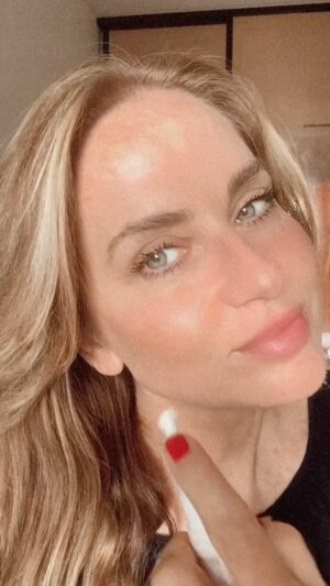 Florencia Ortiz Instagram - Contorno de ojos para bolsas y ojeras. Espectacular @peau.guerie #beauty #juarezalday #peauguerie #cream #ojeras #adiosojeras