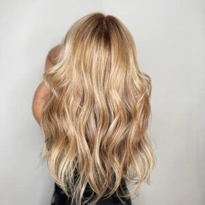 Florencia Ortiz Instagram - Lindo @fedesancassani @fedesancassanihairstylist  En época de eclipses esta muy bien apostar por los cambios. Cambien, muten y muévanse para que el eclipse fluya con ustedes. #felizsemanaeclipsada 
#rubia #rubios #balayagehighlights 
#salontoro