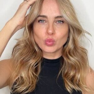 Florencia Ortiz Instagram - Lindo @fedesancassani @fedesancassanihairstylist  En época de eclipses esta muy bien apostar por los cambios. Cambien, muten y muévanse para que el eclipse fluya con ustedes. #felizsemanaeclipsada 
#rubia #rubios #balayagehighlights 
#salontoro