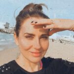 Florencia Ortiz Instagram - Cuando te sientas estresado busca un parque o plaza, césped donde te puedas descalzar y pone los pies sobre la tierra. Es una descarga absoluta y carga de buena energía. Dicen que si podemos hacerlo todos los días mejor. Es mágico. 💜 #maresme #premiademar #playasdeespaña Barcelona, Spain