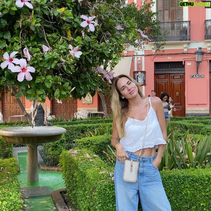Florencia Ortiz Instagram - Bella Málaga y mas con mi amiga Jose. #malaga Málaga, Spain