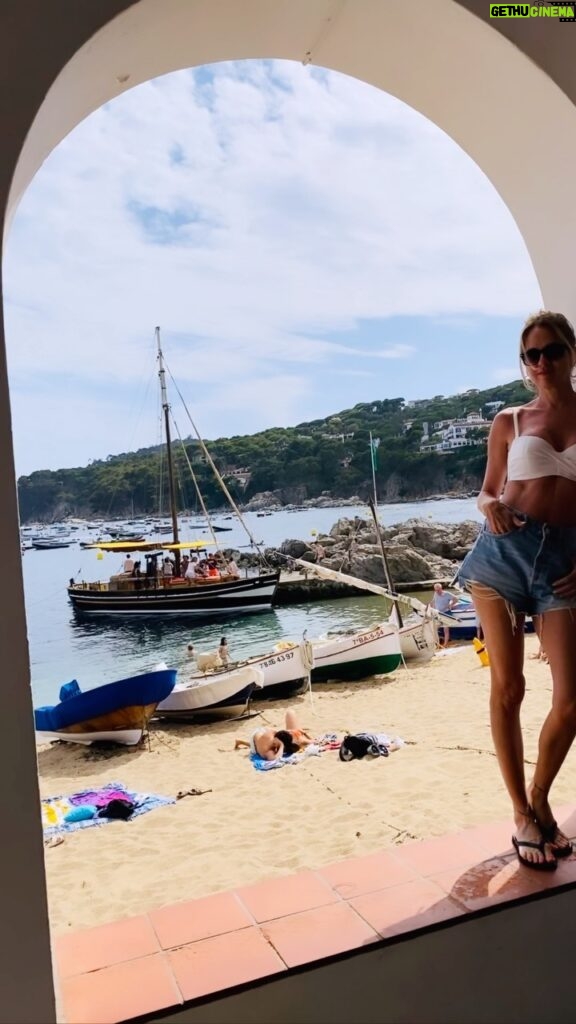 Florencia Ortiz Instagram - L …is for the way you Look at me … 😍 #calelladepalafrugell #playa #costabrava #costalovers Calella de Palafrugell