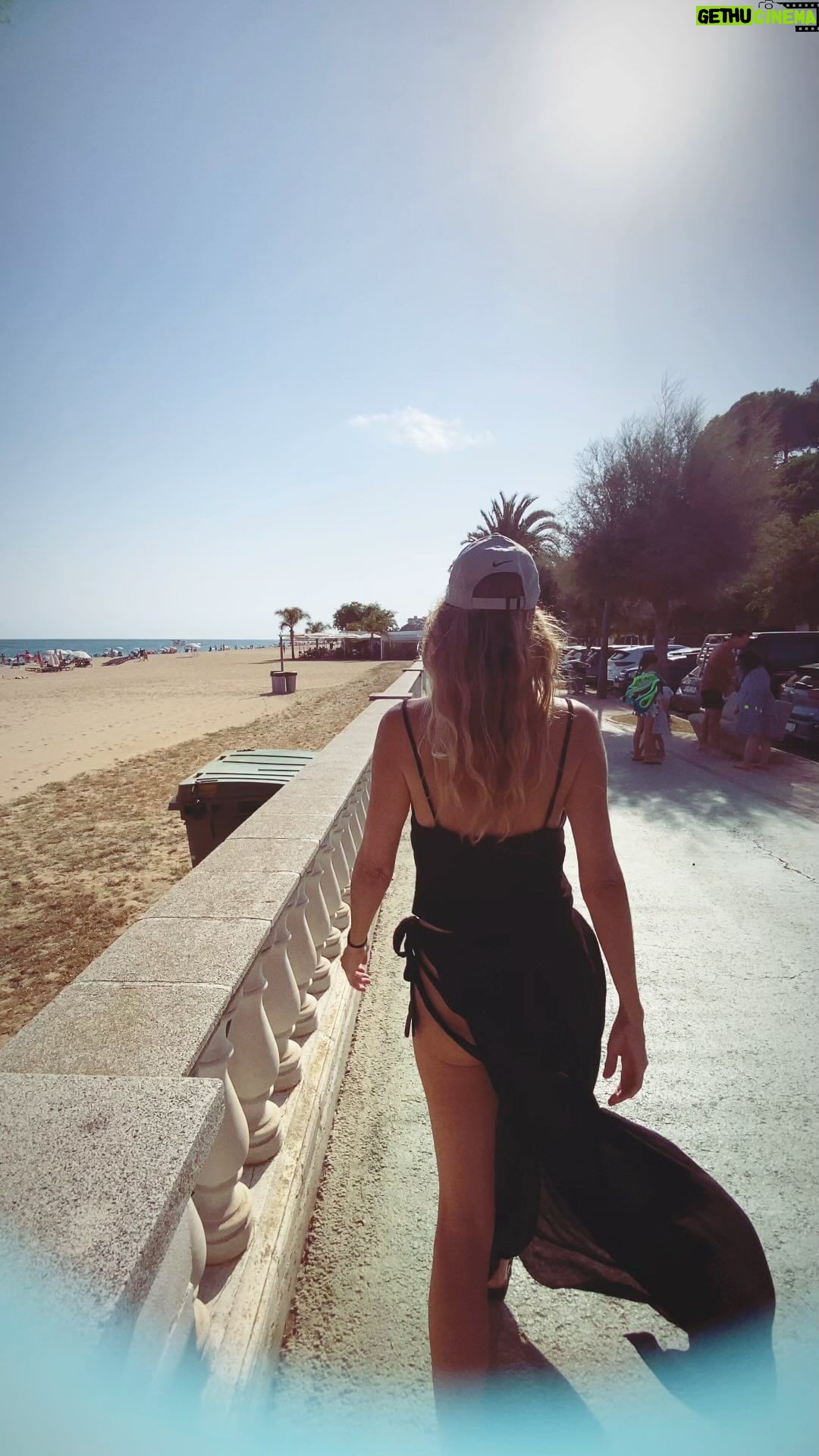 Florencia Ortiz Instagram - Let’s move. And me .. the groove and my friends are gonna try to move your feet. You never know what someone is going throw. 🎶🎶🎶