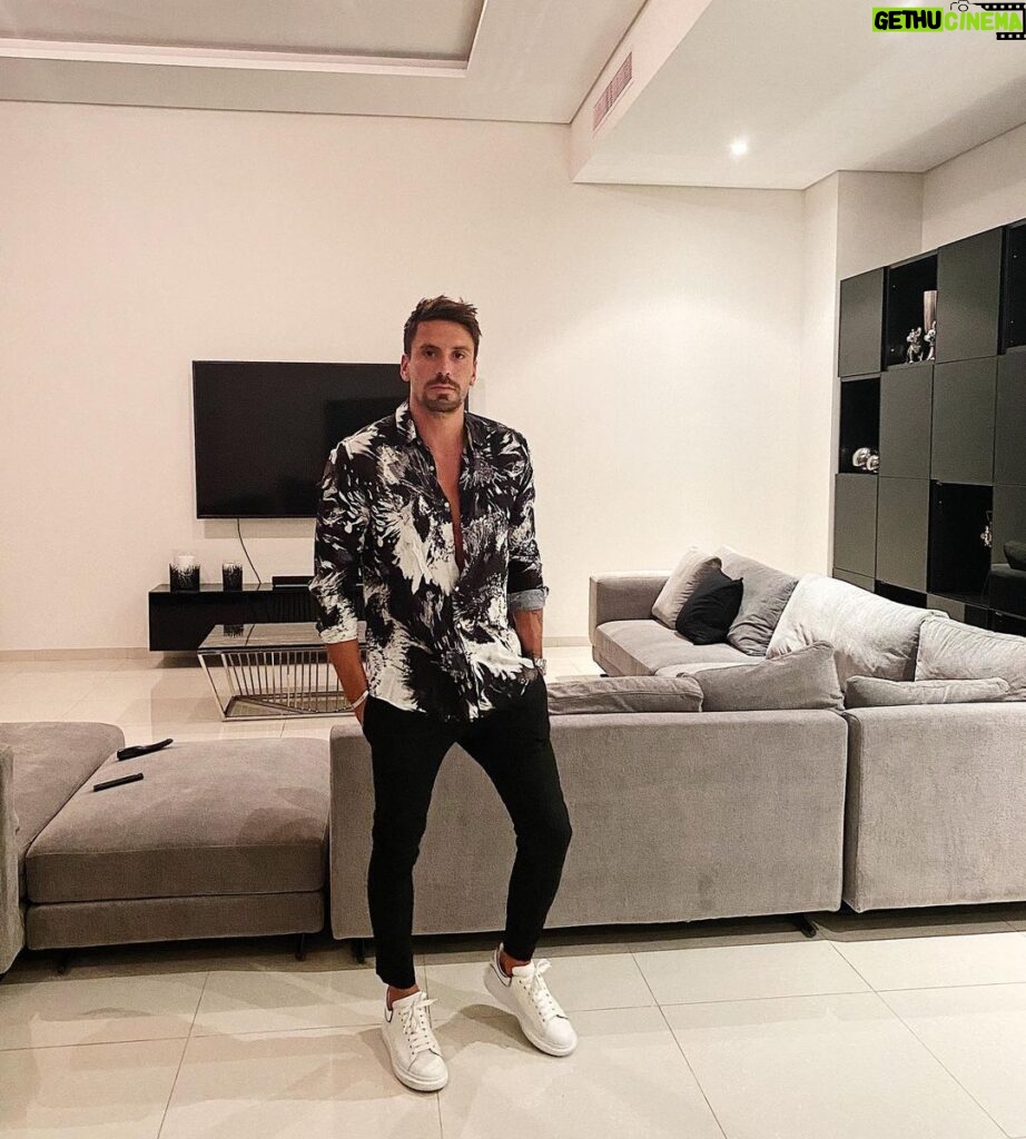 Florent André Instagram - Sunday night 🦇 Dubai, United Arab Emirates
