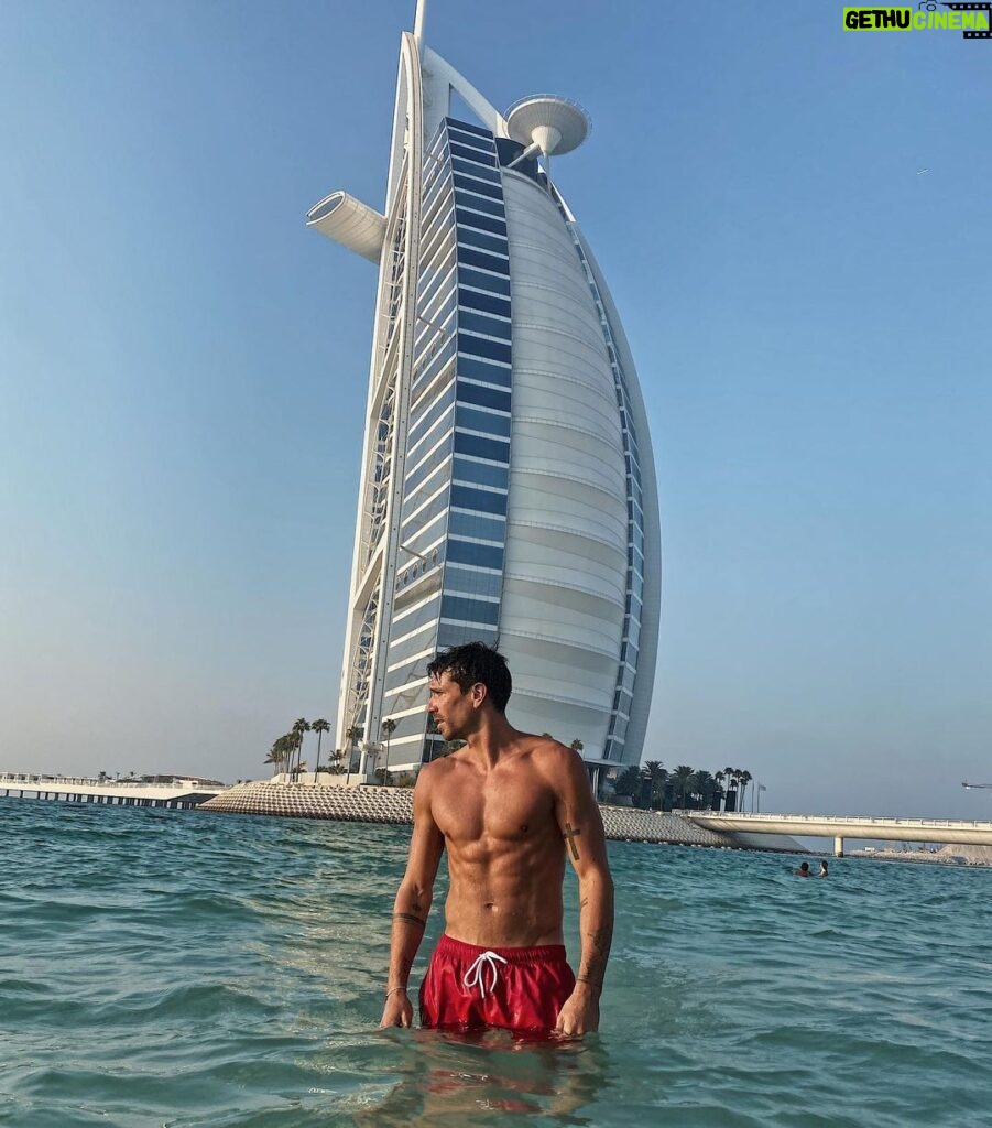 Florent André Instagram - J'remercie Dieu, fuck les ténèbres Burj Al Arab Jumeirah