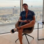 Florent André Instagram - Je vais vraiment prendre mes affaires et pas revenir 😁 FIVE Jumeirah Village