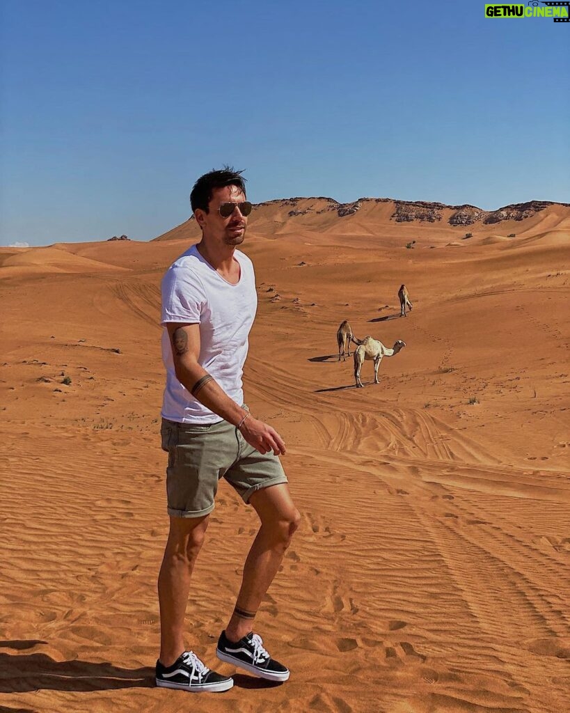Florent André Instagram - Plus ca critique, Plus ça veut dire que je plais Donc Plus je suis haï Et mieux je vais 😉 Desert Safari Dubai