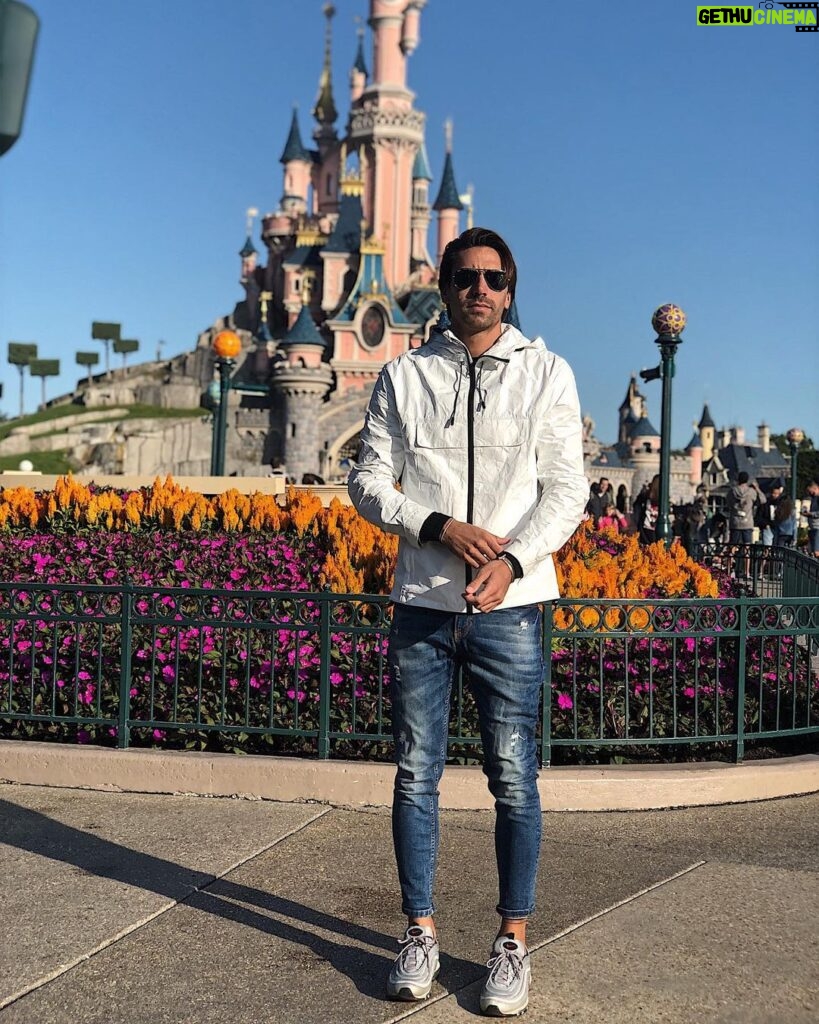 Florent André Instagram - 🏰 Disneyland Paris