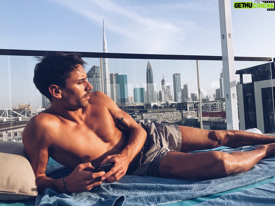 Florent André Instagram - Idéalement nous sommes ce que nous pensons .Dans la réalité , nous sommes ce que nous accomplissons . #voyage #building #men #travelpics #hotel #view #boy #city #holidays #enjoy #dubai #poolparty
