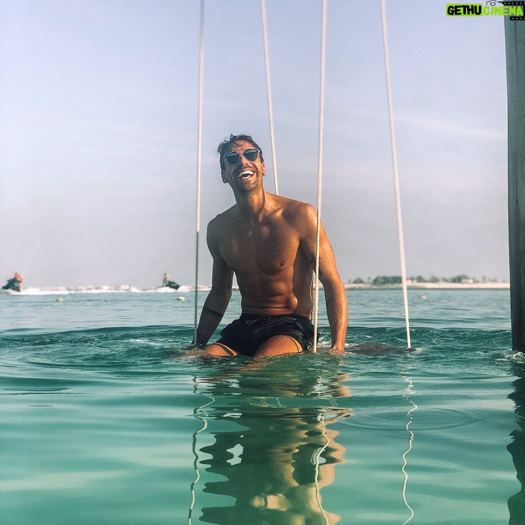 Florent André Instagram - Le visage qui ne sait pas sourire est le témoin accusateur d'un mauvais cœur. #ile #dubai