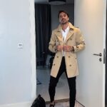 Florent André Instagram - Je suis de retour 🪄 J’adore mon nouveau trench 🧥 Vous aimez aussi ? 😁