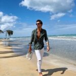 Florent André Instagram - Monday mood ☀️🏝