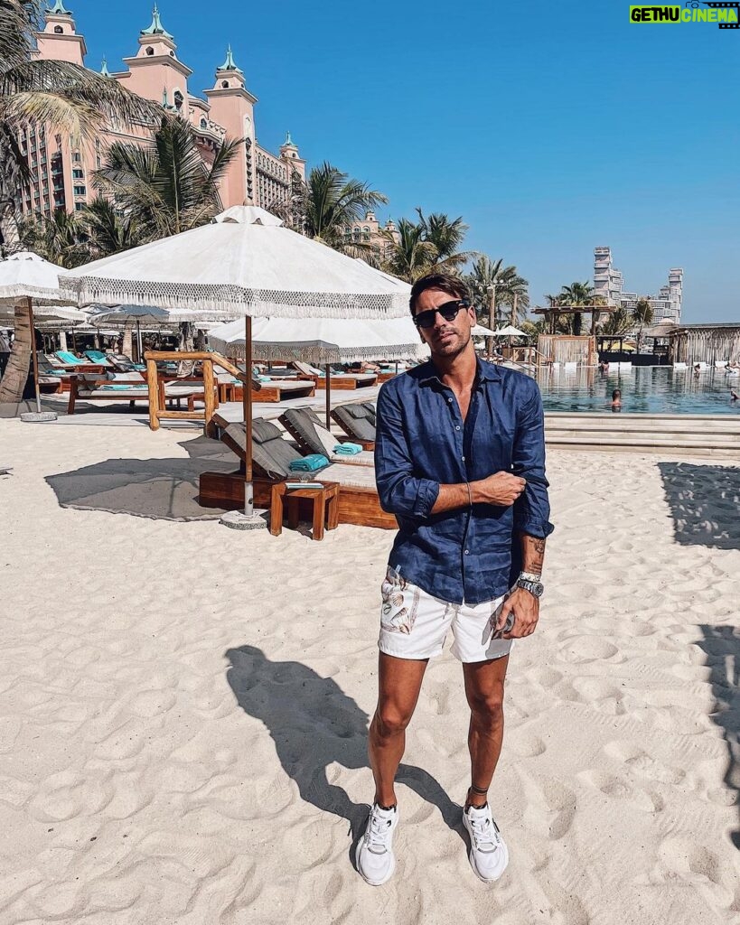 Florent André Instagram - Encore la même journée qu’hier ☀️😎 WHITE Beach