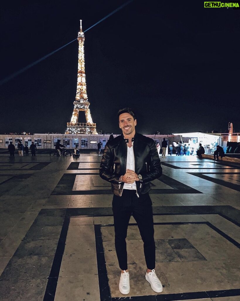 Florent André Instagram - The tourist 🤩🗼 Trocadéro