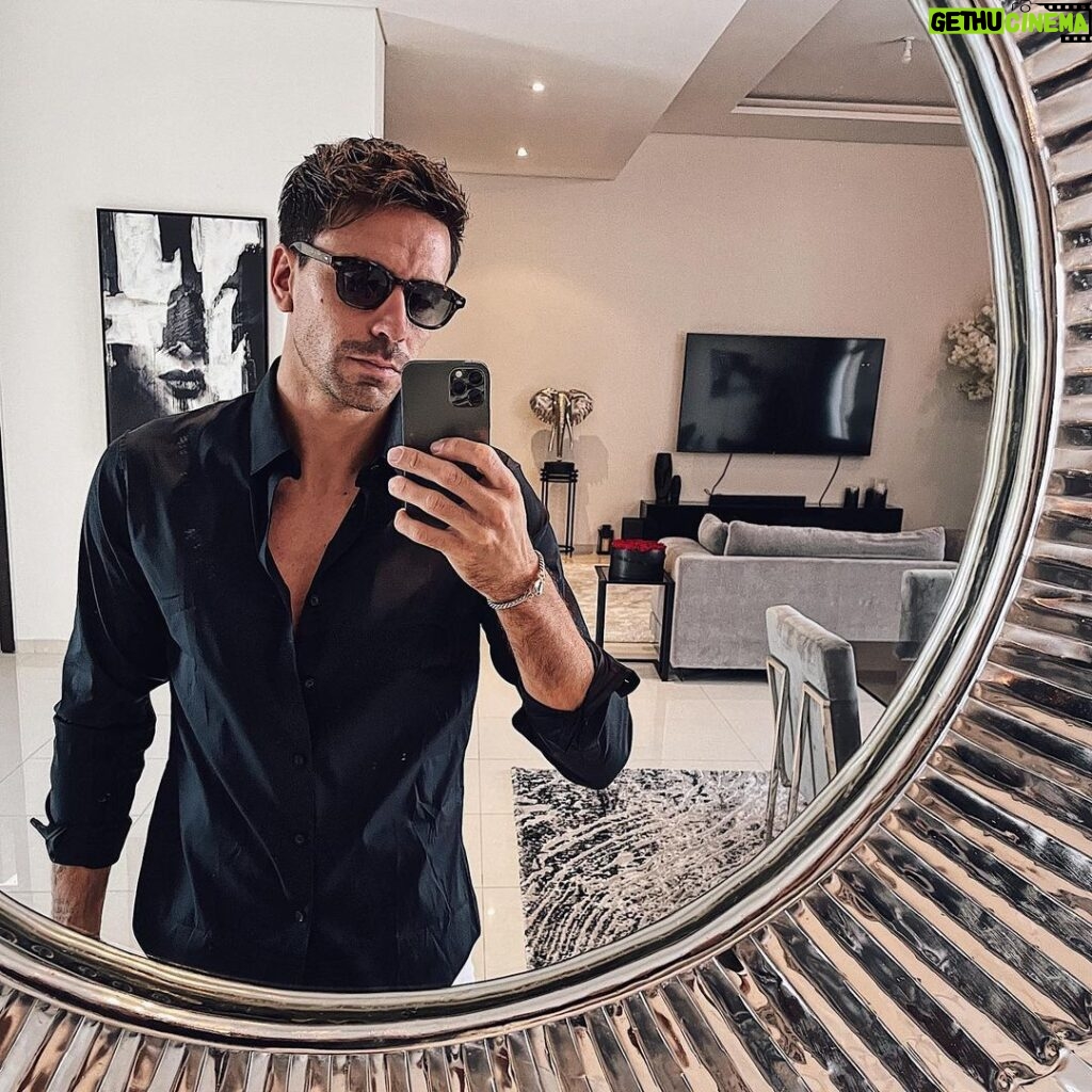 Florent André Instagram - Mirror selfie 📱🪞