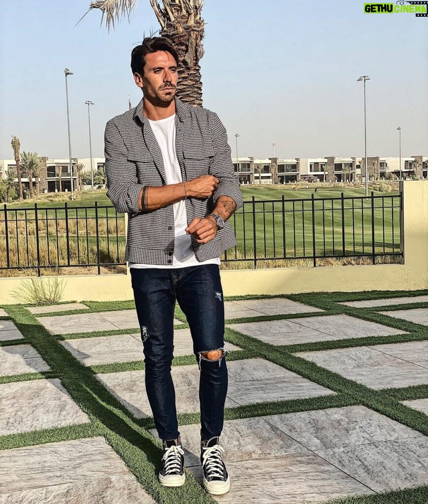 Florent André Instagram - A l’école on te dira toujours d’être premier, jamais d’être heureux 💪🏼 Dubai, United Arab Emirates