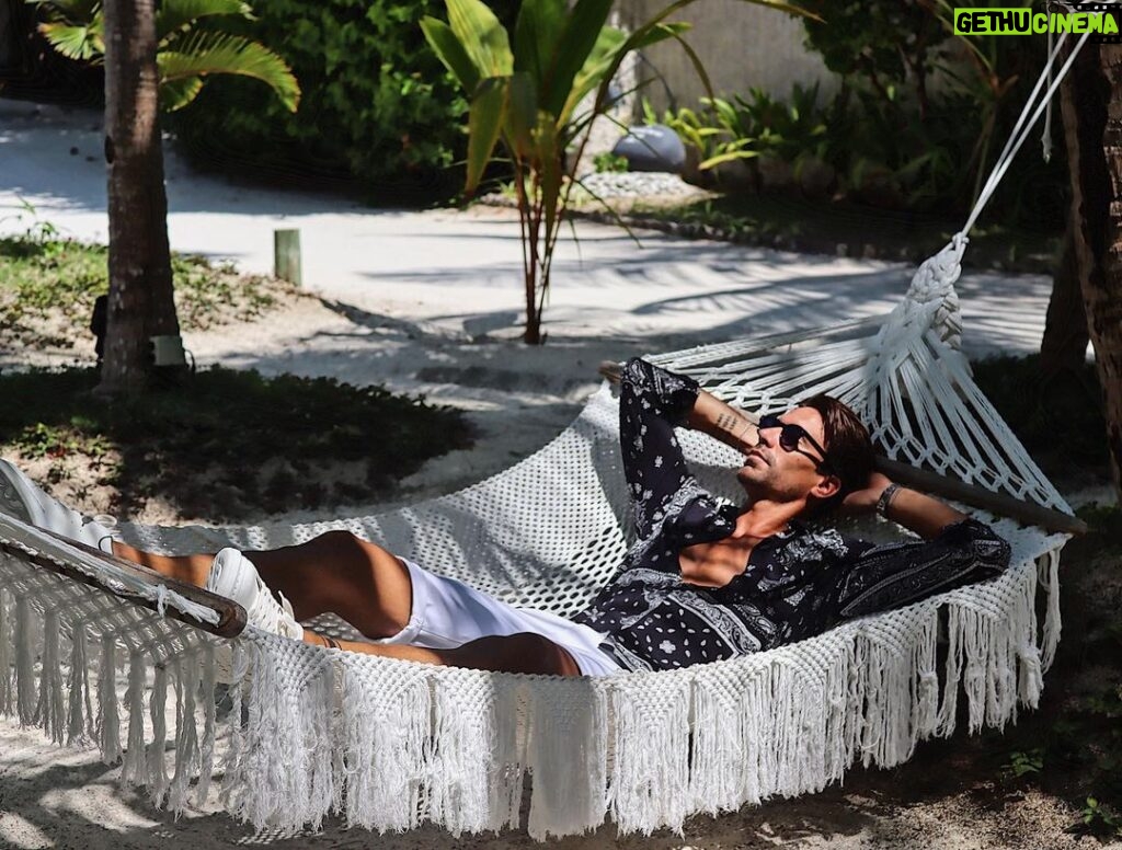 Florent André Instagram - Tranquille mon pote 😴🌴 Maldives