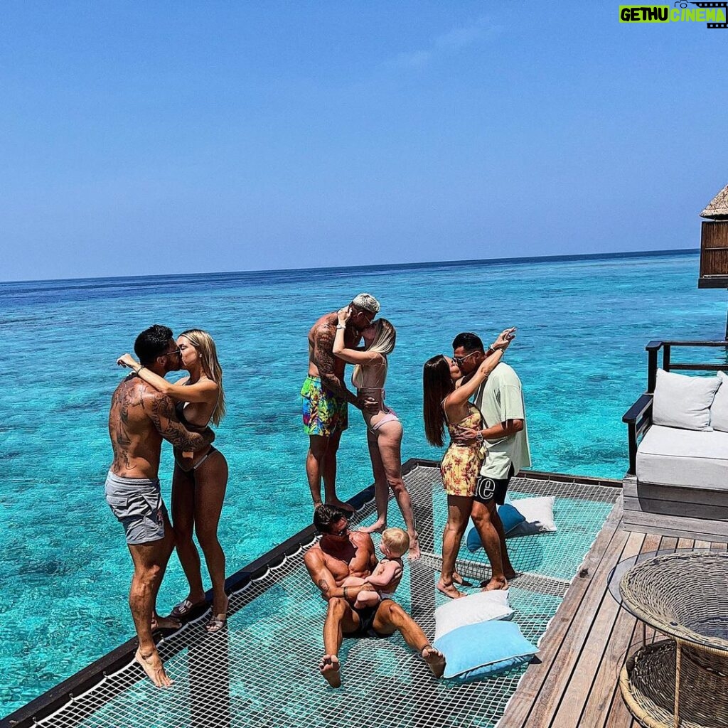 Florent André Instagram - Donnez une légende a cette photo 👩‍❤️‍💋‍👨🤷🏻‍♂️ Maldives