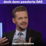 Florian Schroeder Instagram - Wie ist es bei euch: Habt ihr selbst Erfahrungen als „Scheidungskind“ gemacht und musstet euch (vermeintlich) zwischen den Eltern entscheiden? Florian @schroeder_live hat nach der Trennung seiner Eltern bei seiner Mutter gewohnt – auch auf seinen eigenen Wunsch hin. Schon als Kind hat er gemerkt: Meine Mutter ist der bessere und sicherere Ort für mich. Sein Vater war kriminell, „ein klassischer Betrüger“, wie Florian heute sagt. Im ganzen Talk erzählt er, warum er das „Ganovenleben“ seines Vaters als Kind trotzdem irgendwie spannend fand und warum er sein Leben lang Angst hatte, dass „das Böse“ in ihm steckt. Den Link zur @ardmediathek findet ihr in unserer Bio! #vater #scheidung #scheidungskind #trennung #sorgerecht #deepunddeutlich #florianschroeder