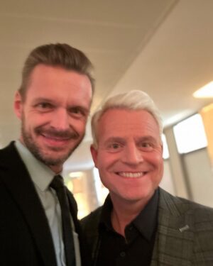 Florian Schroeder Instagram - Heute Abend eine sehr illustre Runde im #riverboat des @mdr_mitteldeutscherrundfunk - @k.t.guttenberg @gregorgysi @jeanettebiedermann @guidocantz 22h gehts los! Seid Ihr dabei?