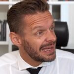 Florian Schroeder Instagram - Am 12. Oktober erscheint mein neues Buch „UNTER WAHNSINNIGEN. Warum wir das Böse brauchen.“ Ab jetzt könnt ihr es überall vorbestellen 🙏🏽