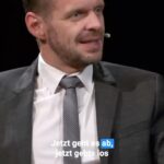 Florian Schroeder Instagram - Letzte Chance! Die letzte Tour-Runde vom aktuellen Programm beginnt! Wer von euch kommt vorbei? Ich freue mich auf euch! 😁