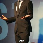 Florian Schroeder Instagram - Die (neue) deutsche Männlichkeit! 💁🏽‍♂️