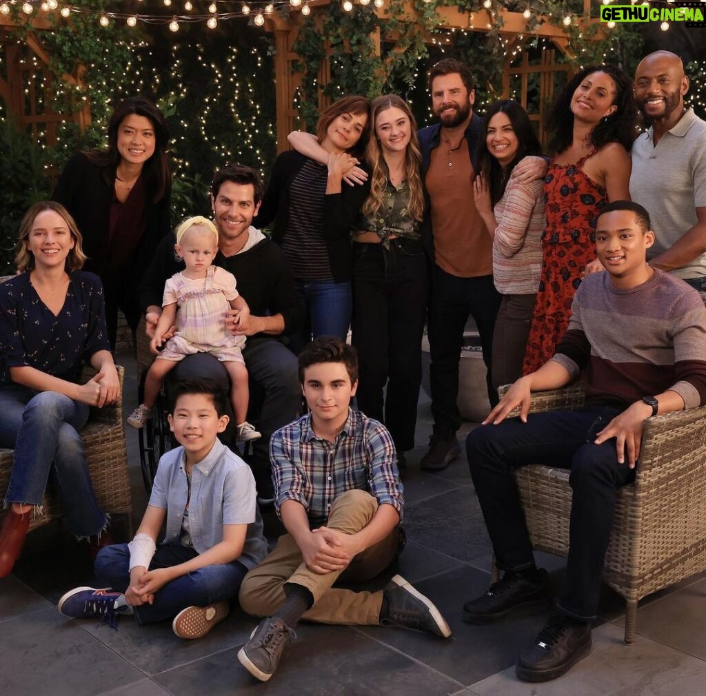Floriana Lima Instagram - I love these people so very much. Please join us TONIGHT September 22🍁at 10/9c on ABC for the season 4 premiere of #amillionlittlethings also on @hulu