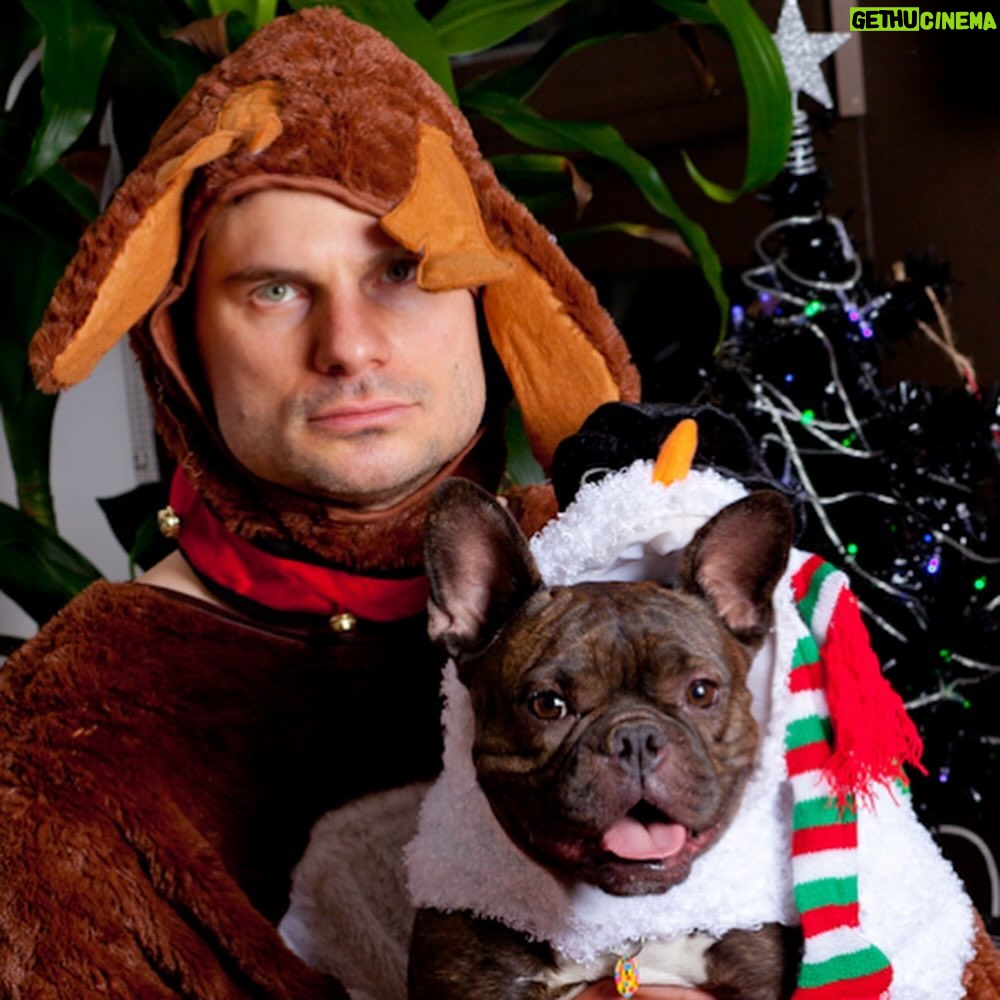 Flula Borg Instagram - Questchin: Is Flula loving animals? Antser: These Fotos! I am also loving organizations that support animals, one of many reasons I support A Community of Friends (@acoforg) link in bio! ACOF’s mission is ending homelessness through the provision of quality permanent supportive housing for people with mental illness! They are doing this with affordable housing but also with supportive services for tenants to include Pet Wellness! Fifty percents of ACOF tenants live with a service animal, support animal or pet. ACOF partners with local nonprofits along with grant funding to host Pet Wellness Clinics. Tenants meet with a veterinarian for vaccinations, flea medication, microchips for their animals, and more! Here are fotos of some of the many wunderbar peoples that ACOF does support together with their excellent animals! You may learn more at @acoforg, and if you would like to support ACO, all gifts up to $50,000 shall be match until 31 Dez! Link in bio! @acoforg @peopleandpetsbtf #LatinoAllianceforAnimalCareCoalition 📸 @marissadela