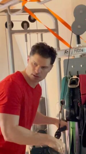 Flula Borg Instagram - i am not the stinky one, yolanda! listens to tom! (she did not belief me) @paolomascitti officialtomellis