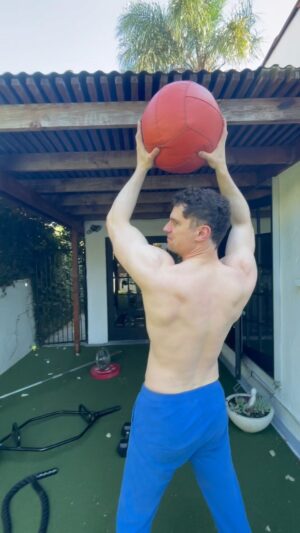 Flula Borg Instagram - 🍑❤️🙏
(🍑 by @paolomascitti)